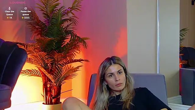 Avril Cyrus online show from 11-22-25, 07:18