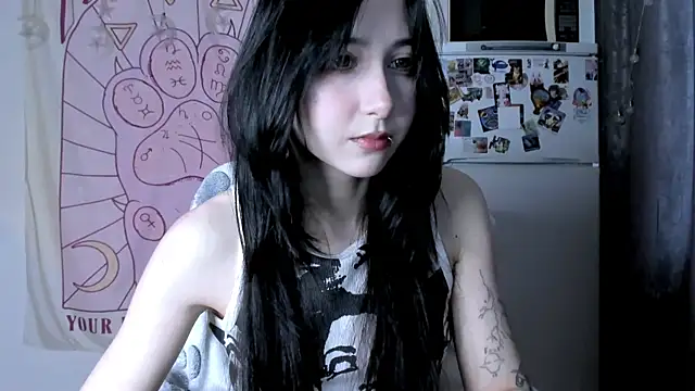 Snapshot of Holy420lolii chatting on 04-11-26, 02:32 Holy420lolii online show from 04-11-26, 02:32