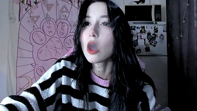 Snapshot of Holy420lolii chatting on 04-25-26, 02:36 Holy420lolii online show from 04-25-26, 02:36