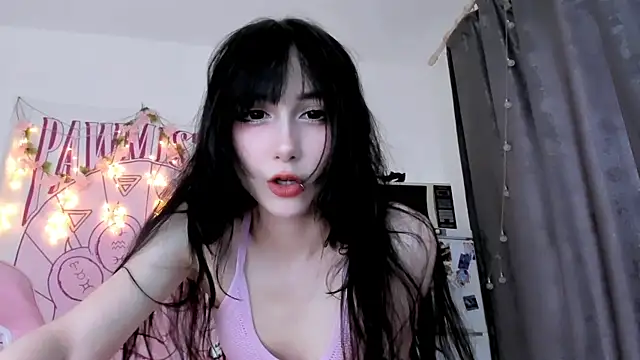 Snapshot of Holy420lolii chatting on 05-26-26, 04:47 Holy420lolii online show from 05-26-26, 04:47