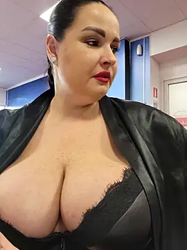 Snapshot of GeorgiaLerox chatting on 10-21-25, 11:22 GeorgiaLerox online show from 10-21-25, 11:22