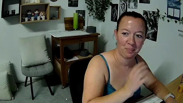 AnyaKreyxh online show from 10-26-25, 12:22