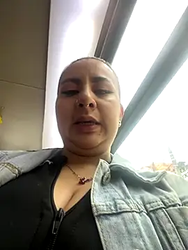 Abril Luv online show from 10-17-25, 12:19