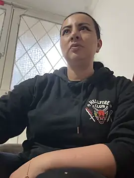 Abril Luv online show from 10-25-25, 10:45