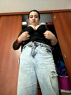 Abril Luv online show from 10-29-25, 01:57