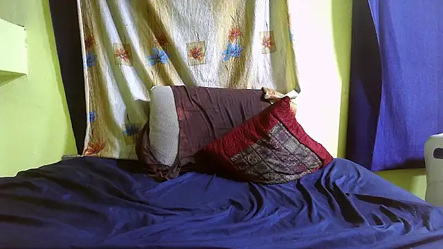 Snapshot of Cute_boy2000 chatting on 02-08-25, 04:25 Cute boy2000 online show from 02-08-25, 04:25