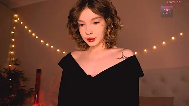 Snapshot of morphesoull chatting on 10-06-25, 11:51 morphesoull online show from 10-06-25, 11:51