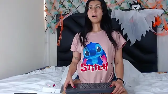 EmmaWilliamss online show from 10-24-25, 04:47