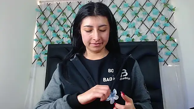 EmmaWilliamss online show from 11-20-25, 04:51