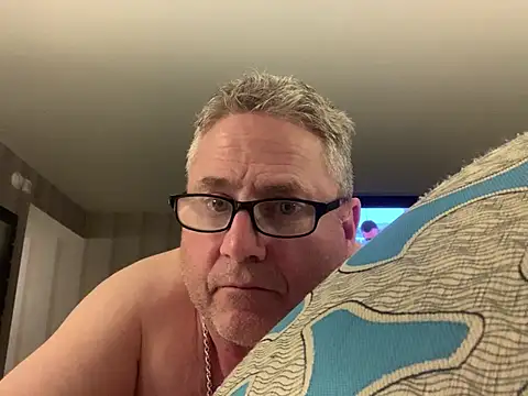 Snapshot of iwantutocum1X chatting on 05-31-26, 08:10 iwantutocum1X online show from 05-31-26, 08:10