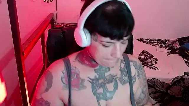 Snapshot of VampGirl1 chatting on 12-27-24, 12:56 VampGirl1 online show from 12-27-24, 12:56