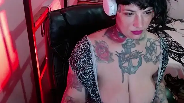 Snapshot of VampGirl1 chatting on 01-27-25, 12:16 VampGirl1 online show from 01-27-25, 12:16