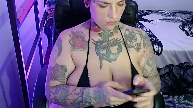 Snapshot of VampGirl1 chatting on 02-07-25, 10:09 VampGirl1 online show from 02-07-25, 10:09