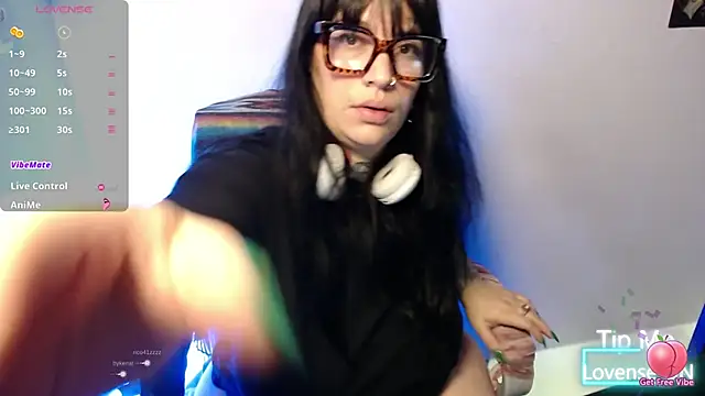 Snapshot of VampGirl1 chatting on 11-16-25, 11:27 VampGirl1 online show from 11-16-25, 11:27