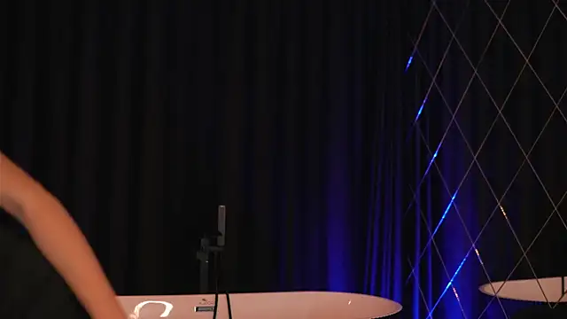 EllenKarter online show from 01-18-25, 09:24