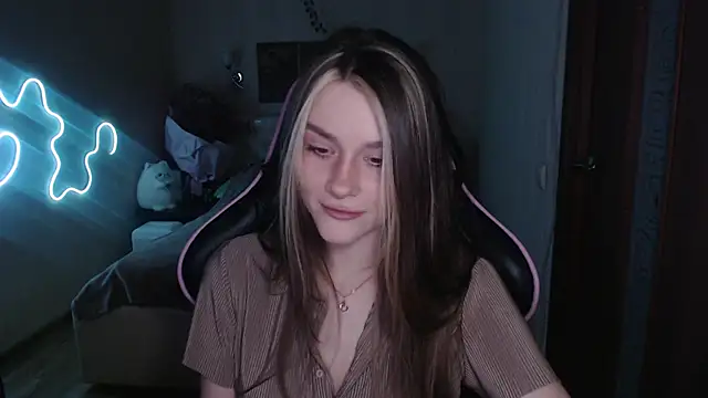 Snapshot of jeann_elsaa chatting on 01-25-25, 04:13 jeann elsaa online show from 01-25-25, 04:13