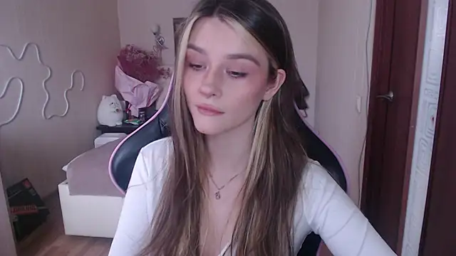 Snapshot of jeann_elsaa chatting on 03-11-25, 08:30 jeann elsaa online show from 03-11-25, 08:30