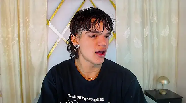 Snapshot of AlbertBernal69 chatting on 02-11-25, 02:57 AlbertBernal69 online show from 02-11-25, 02:57