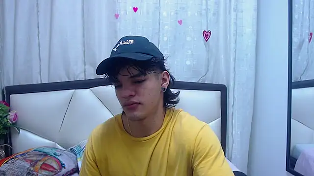 Snapshot of AlbertBernal69 chatting on 03-11-25, 02:43 AlbertBernal69 online show from 03-11-25, 02:43