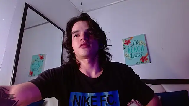 Snapshot of AlbertBernal69 chatting on 09-12-25, 02:00 AlbertBernal69 online show from 09-12-25, 02:00