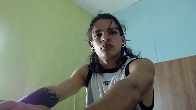 Snapshot of AlbertBernal69 chatting on 10-18-25, 01:52 AlbertBernal69 online show from 10-18-25, 01:52