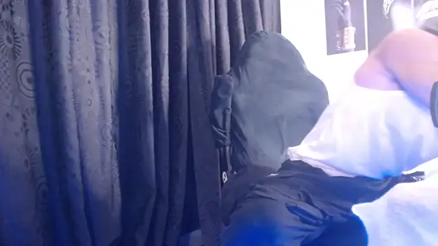 Snapshot of AlbertBernal69 chatting on 10-19-25, 03:40 AlbertBernal69 online show from 10-19-25, 03:40