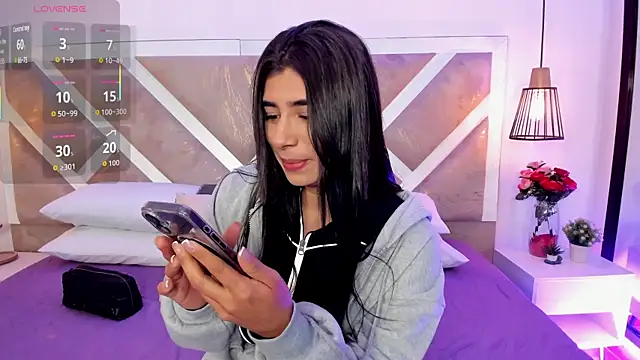 Snapshot of ZiaCalifa chatting on 05-18-26, 11:49 ZiaCalifa online show from 05-18-26, 11:49