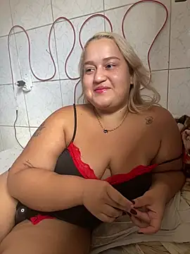 Snapshot of MinaBoss chatting on 03-06-25, 06:05 MinaBoss online show from 03-06-25, 06:05