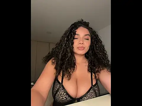 Snapshot of Mariecurl chatting on 09-25-25, 09:40 Mariecurl online show from 09-25-25, 09:40