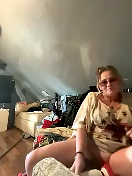 Snapshot of SummerBlueMoon chatting on 11-11-25, 09:26 SummerBlueMoon online show from 11-11-25, 09:26