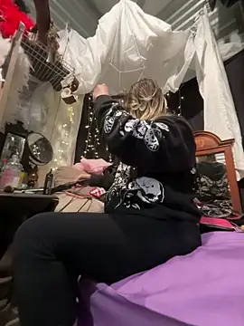 Snapshot of SummerBlueMoon chatting on 01-07-26, 03:31 SummerBlueMoon online show from 01-07-26, 03:31