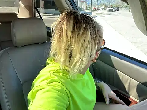 Snapshot of SummerBlueMoon chatting on 02-28-26, 09:38 SummerBlueMoon online show from 02-28-26, 09:38