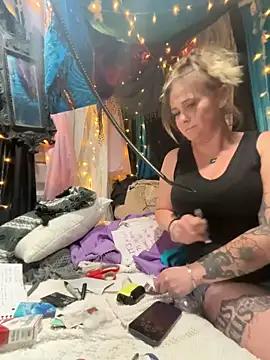 Snapshot of SummerBlueMoon chatting on 03-07-26, 01:46 SummerBlueMoon online show from 03-07-26, 01:46