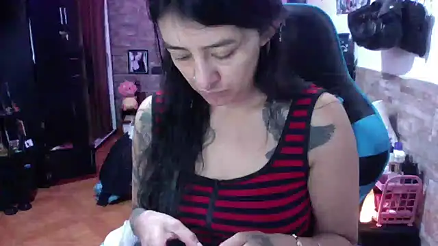 Snapshot of AngelaQueen_ chatting on 06-03-26, 04:01 AngelaQueen online show from 06-03-26, 04:01