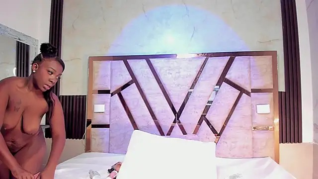 Athenea Mills online show from 12-04-25, 06:49