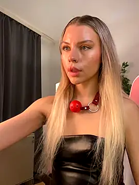 Snapshot of KittyKatyDream chatting on 11-21-25, 04:49 KittyKatyDream online show from 11-21-25, 04:49