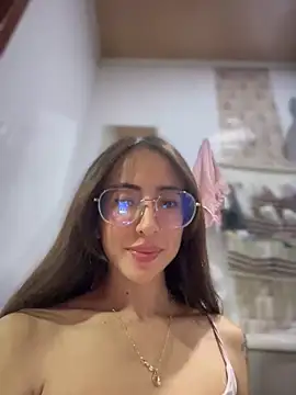 Snapshot of lauravasquez chatting on 03-11-25, 10:31 lauravasquez online show from 03-11-25, 10:31