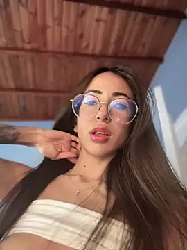 Snapshot of lauravasquez chatting on 09-29-25, 03:06 lauravasquez online show from 09-29-25, 03:06