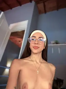 Snapshot of lauravasquez chatting on 10-23-25, 07:34 lauravasquez online show from 10-23-25, 07:34