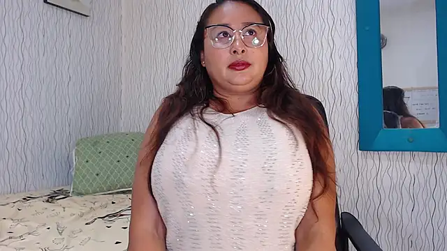 NadiaWhite online show from 01-24-25, 06:46