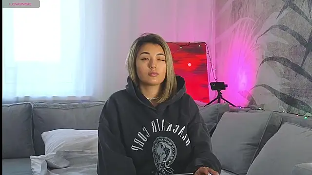 lily  foster online show from 12-14-24, 07:07