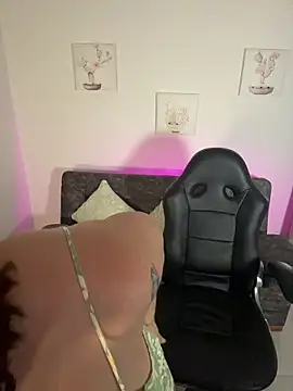 Snapshot of Megan_lu2 chatting on 11-23-25, 04:23 Megan lu2 online show from 11-23-25, 04:23