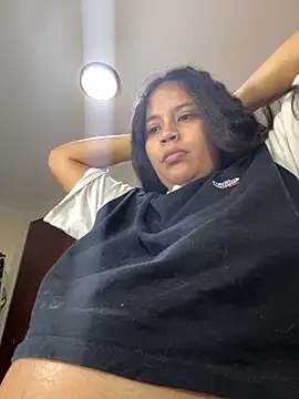 moncerrat luna online show from 10-17-25, 09:06