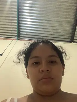 moncerrat luna online show from 11-11-25, 12:21