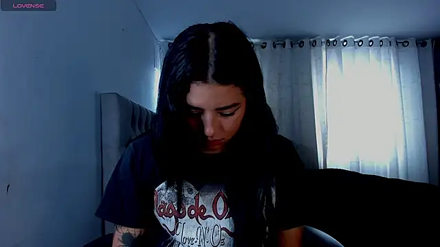 aliice walker  online show from 04-27-26, 04:05