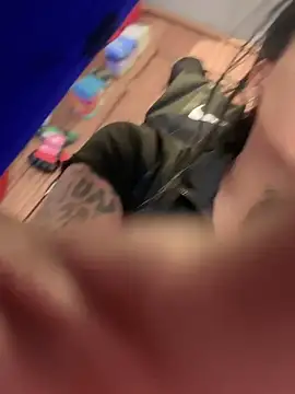 Snapshot of Charly_ chatting on 11-20-25, 07:57 Charly online show from 11-20-25, 07:57