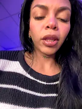 Snapshot of Charly_ chatting on 11-25-25, 04:45 Charly online show from 11-25-25, 04:45