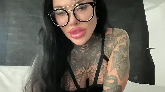 Snapshot of claudiacvc95 chatting on 03-03-25, 08:16 claudiacvc95 online show from 03-03-25, 08:16