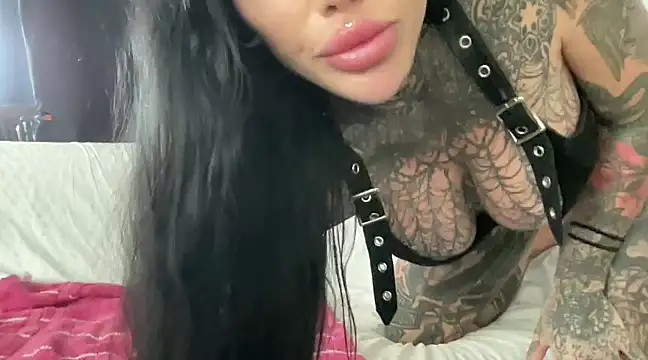 Snapshot of claudiacvc95 chatting on 03-19-25, 04:25 claudiacvc95 online show from 03-19-25, 04:25