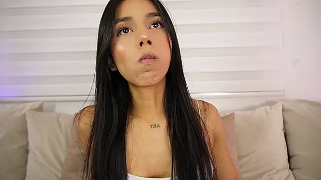 Snapshot of Ariadna5 chatting on 02-06-25, 02:44 Ariadna5 online show from 02-06-25, 02:44